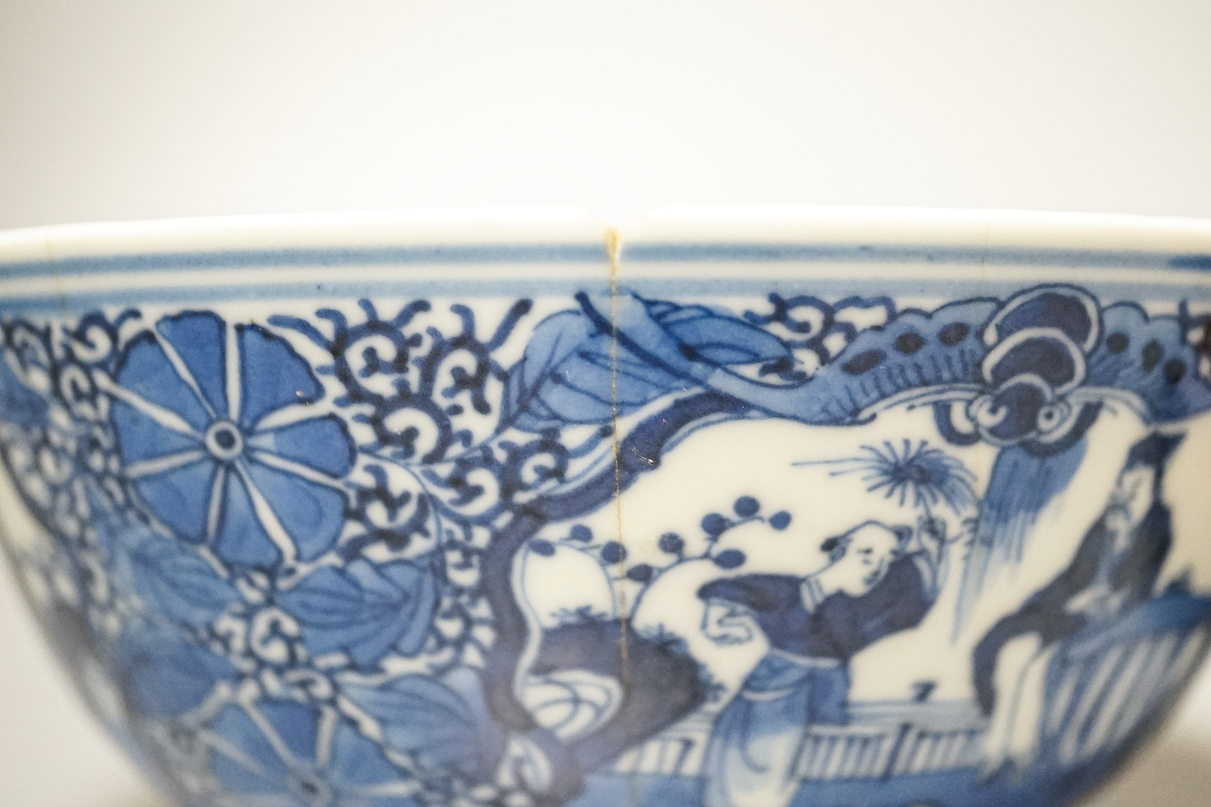 Two Chinese porcelain bowls 14.5cm
